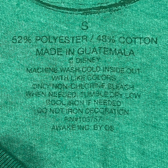 Women’s Small Disney Green Joy Santa Hat Minnie Mouse V Neck Tshirt - Picture 5 of 7